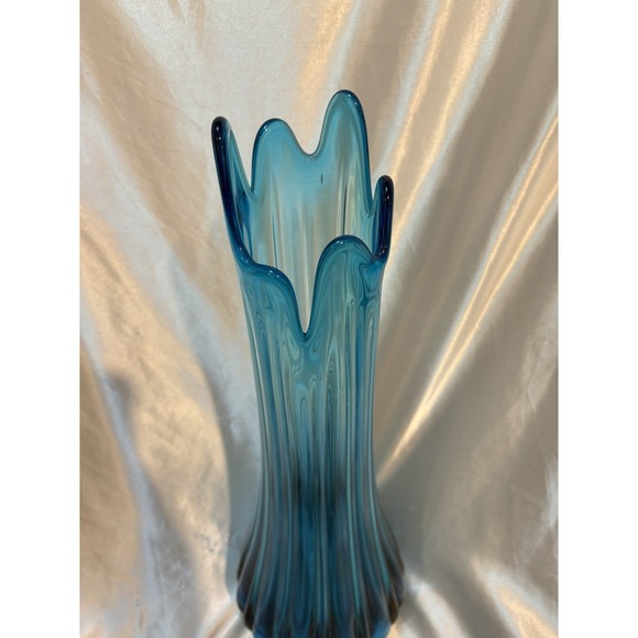 Vintage L.E. Smith Peacock Blue Swung 20 inches Wide Bottom Art Glass Vase - Picture 2 of 7